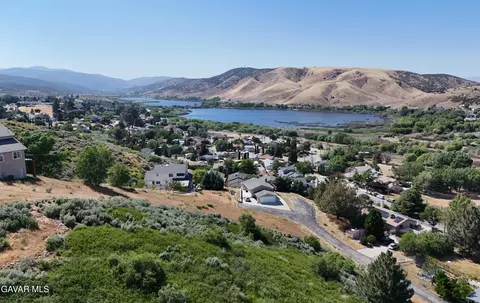 Montello Drive, Lake Hughes, CA 93532