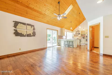 Living - 41605 Crispi Ln, Lancaster, CA 93536 photo 5 of 5