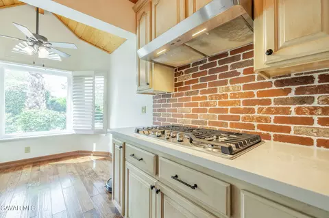 Kitchen - 41605 Crispi Ln, Lancaster, CA 93536 photo 5 of 7