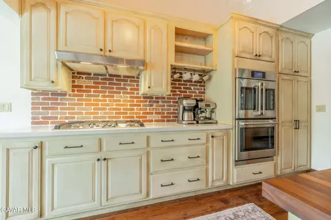 Kitchen - 41605 Crispi Ln, Lancaster, CA 93536 photo 6 of 7