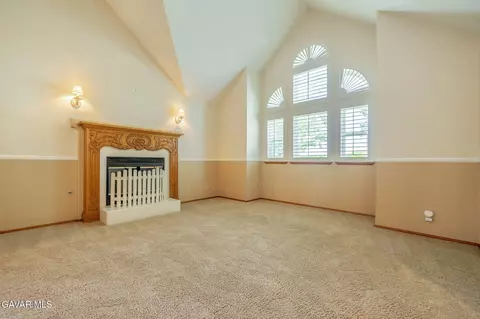 Living - 41605 Crispi Ln, Lancaster, CA 93536 photo 2 of 5