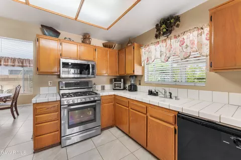 729 Whitlatch Dr, Lancaster, CA 93535 photo 14