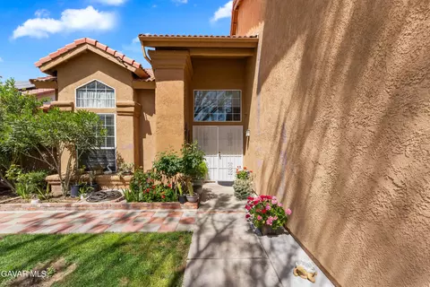 729 Whitlatch Dr, Lancaster, CA 93535 photo 4