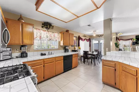 729 Whitlatch Dr, Lancaster, CA 93535 photo 15