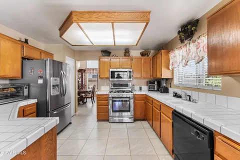 729 Whitlatch Dr, Lancaster, CA 93535 photo 12