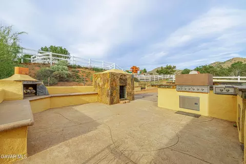 Exterior - 33442 Desert Rd, Acton, CA 93510 photo 15 of 17