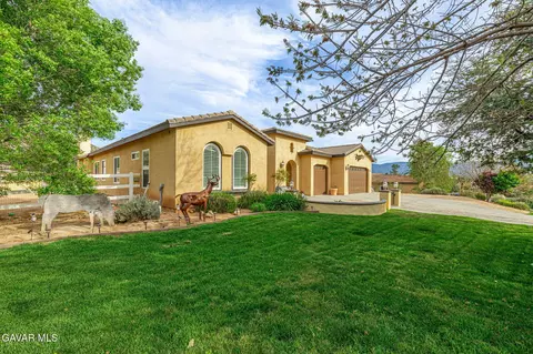 Exterior - 33442 Desert Rd, Acton, CA 93510 photo 2 of 17