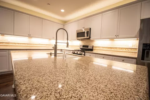 Kitchen - 3363 Leopard Ct, Rosamond, CA 93560 photo 5 of 7