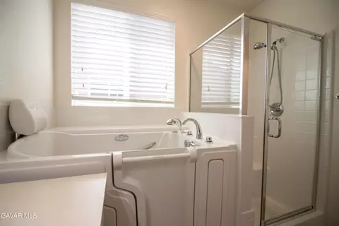 Bath - 3363 Leopard Ct, Rosamond, CA 93560 photo 3 of 5