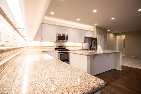 Kitchen - 3363 Leopard Ct, Rosamond, CA 93560 photo 3 of 7
