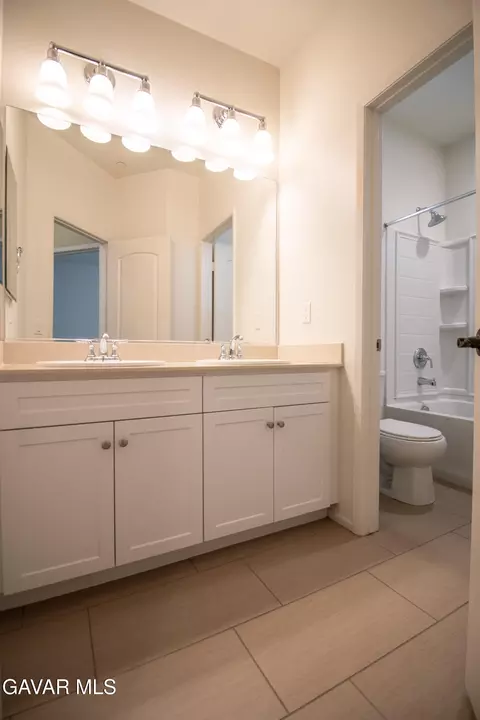 Bath - 3363 Leopard Ct, Rosamond, CA 93560 photo 4 of 5