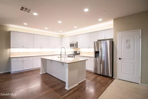 Kitchen - 3363 Leopard Ct, Rosamond, CA 93560 photo 4 of 7