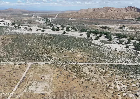 E Avenue R, Palmdale, CA 93591 photo 2
