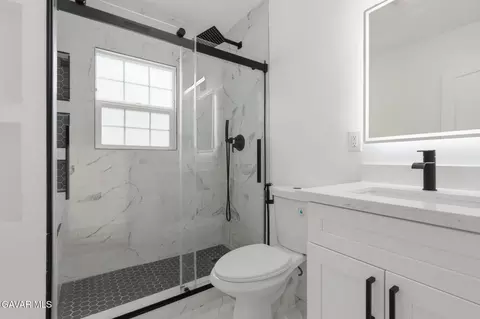 Bath - 9841 Stanwin Ave, Arleta, CA 91331 photo 3 of 3
