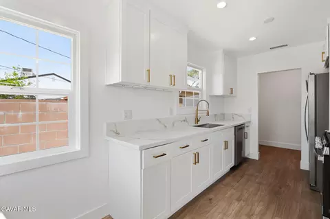 Entry Way - 9841 Stanwin Ave, Arleta, CA 91331 photo 2 of 2