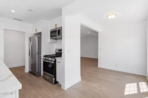 Entry Way - 9841 Stanwin Ave, Arleta, CA 91331 photo 1 of 2