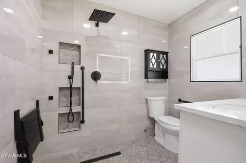 Bath - 9841 Stanwin Ave, Arleta, CA 91331 photo 1 of 3