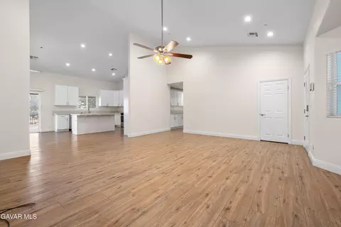 Living - 17841 Hambletonian Dr, Tehachapi, CA 93561 photo 2 of 3