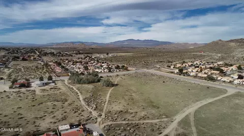 30 Th St, Rosamond, CA 93560 photo 3