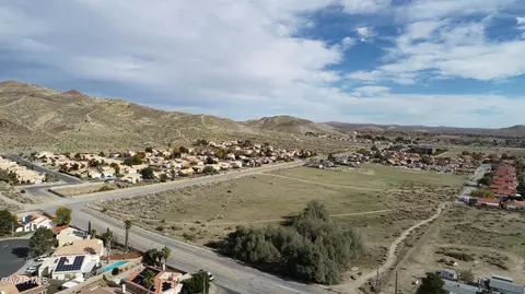 30 Th St, Rosamond, CA 93560