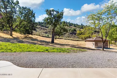 Exterior - 26450 Cumberland Rd, Tehachapi, CA 93561 photo 6 of 8