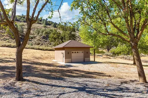Exterior - 26450 Cumberland Rd, Tehachapi, CA 93561 photo 7 of 8