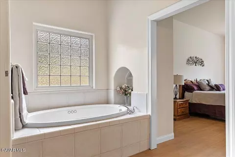 Bath - 26450 Cumberland Rd, Tehachapi, CA 93561 photo 3 of 3