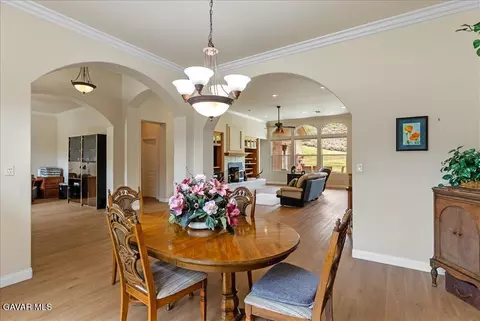 Dining - 26450 Cumberland Rd, Tehachapi, CA 93561 photo 2 of 3