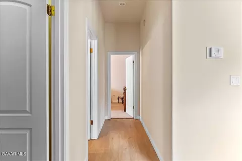 Entry Way - 26450 Cumberland Rd, Tehachapi, CA 93561 photo 7 of 8