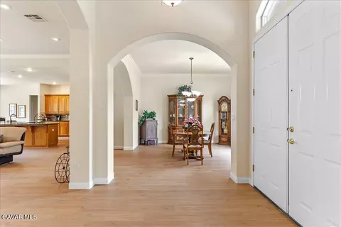Entry Way - 26450 Cumberland Rd, Tehachapi, CA 93561 photo 4 of 8