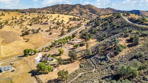 View/Area - 26450 Cumberland Rd, Tehachapi, CA 93561 photo 4 of 5