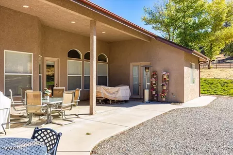 Exterior - 26450 Cumberland Rd, Tehachapi, CA 93561 photo 4 of 8