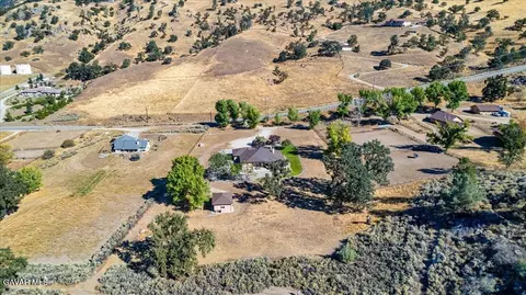View/Area - 26450 Cumberland Rd, Tehachapi, CA 93561 photo 3 of 5