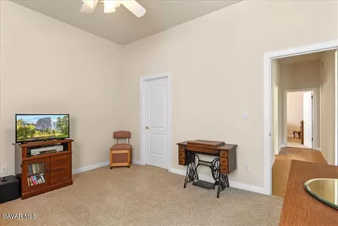 Bedroom - 26450 Cumberland Rd, Tehachapi, CA 93561 photo 2 of 7