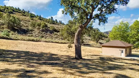 Exterior - 26450 Cumberland Rd, Tehachapi, CA 93561 photo 8 of 8