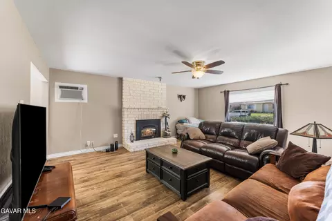 107 Brentwood Dr, Tehachapi, CA 93561 photo 8