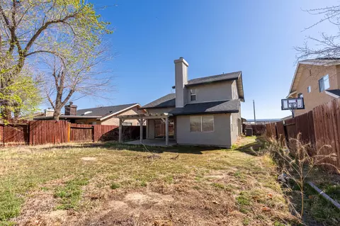 Exterior - 44933 E 17th St, Lancaster, CA 93535 photo 3 of 5