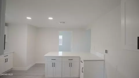 Entry Way - 44933 E 17th St, Lancaster, CA 93535 photo 1 of 1