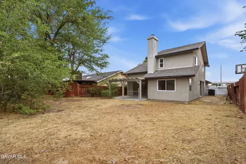Exterior - 44933 E 17th St, Lancaster, CA 93535 photo 4 of 5