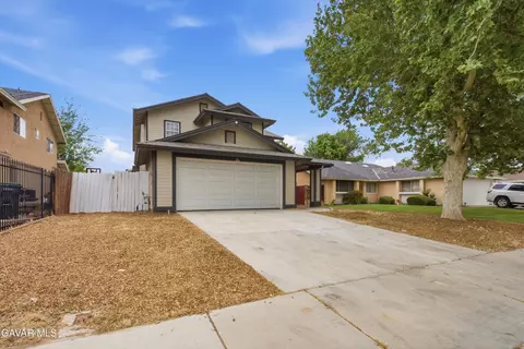 Exterior - 44933 E 17th St, Lancaster, CA 93535 photo 2 of 5