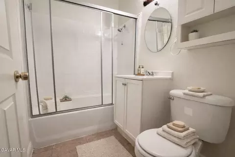 Bath - 356 Kettering St E, Lancaster, CA 93535 photo 1 of 2