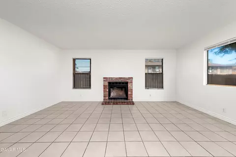 1822 Park Circle Dr, Lancaster, CA 93535 photo 4