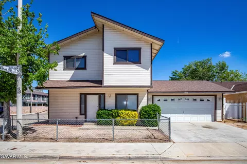 1822 Park Circle Dr, Lancaster, CA 93535