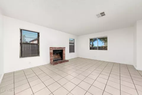 1822 Park Circle Dr, Lancaster, CA 93535 photo 3