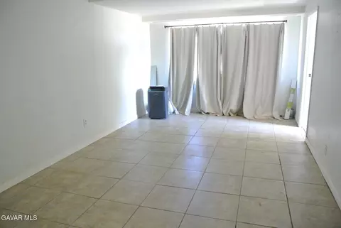 Living - 42435 45th St, Lancaster, CA 93536 photo 3 of 3
