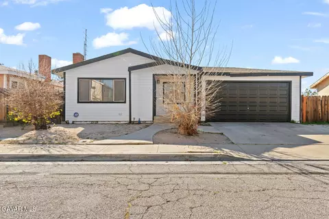 44053 Canyon Way, Lancaster, CA 93535