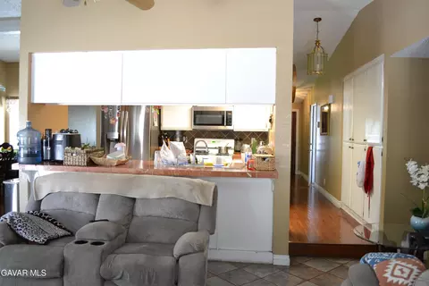 Entry Way - 4639 Wrightwood Way, Palmdale, CA 93552 photo 3 of 7