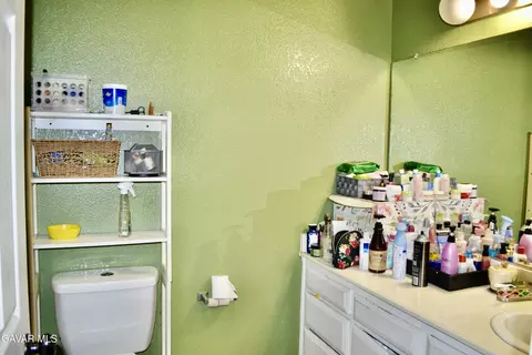 Bath - 4639 Wrightwood Way, Palmdale, CA 93552 photo 4 of 5