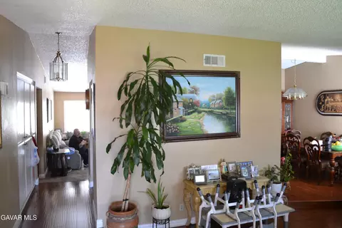 Entry Way - 4639 Wrightwood Way, Palmdale, CA 93552 photo 2 of 7