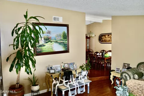 Entry Way - 4639 Wrightwood Way, Palmdale, CA 93552 photo 1 of 7
